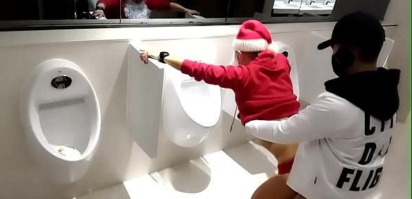  Fun in Toilet Christmas圣诞公厕野战